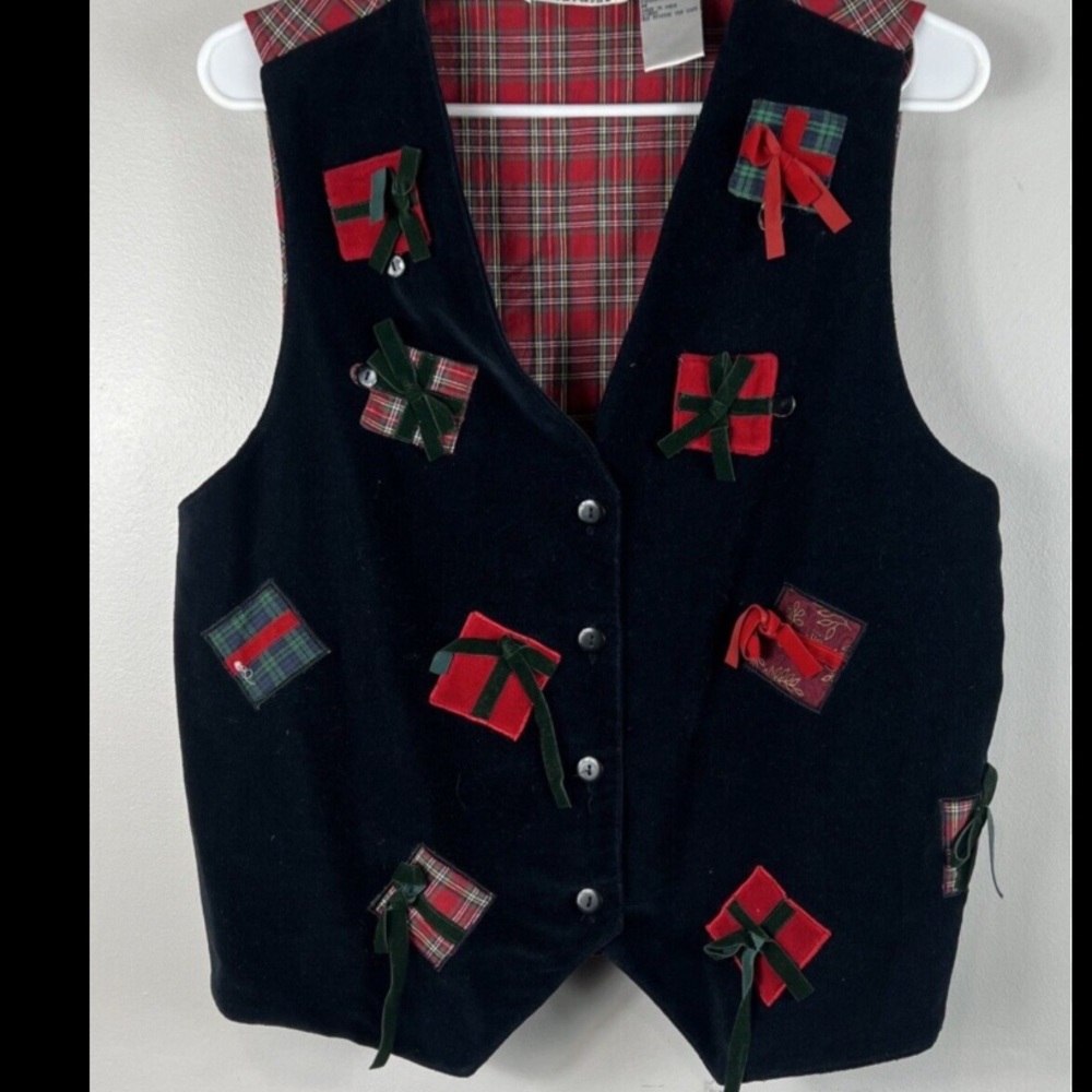 Y2K 90’s Vintage Black Velvet and Plaid Vest with Wrapped Christmas Presents